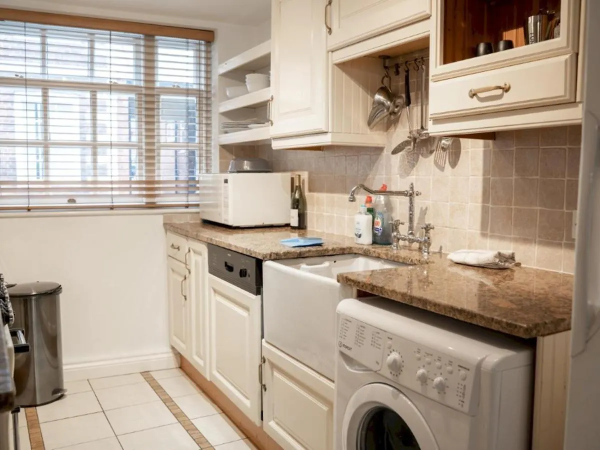 Pass The Keys Castle St Spacious City Centre 2 Bed Townhouse With Parking Chester