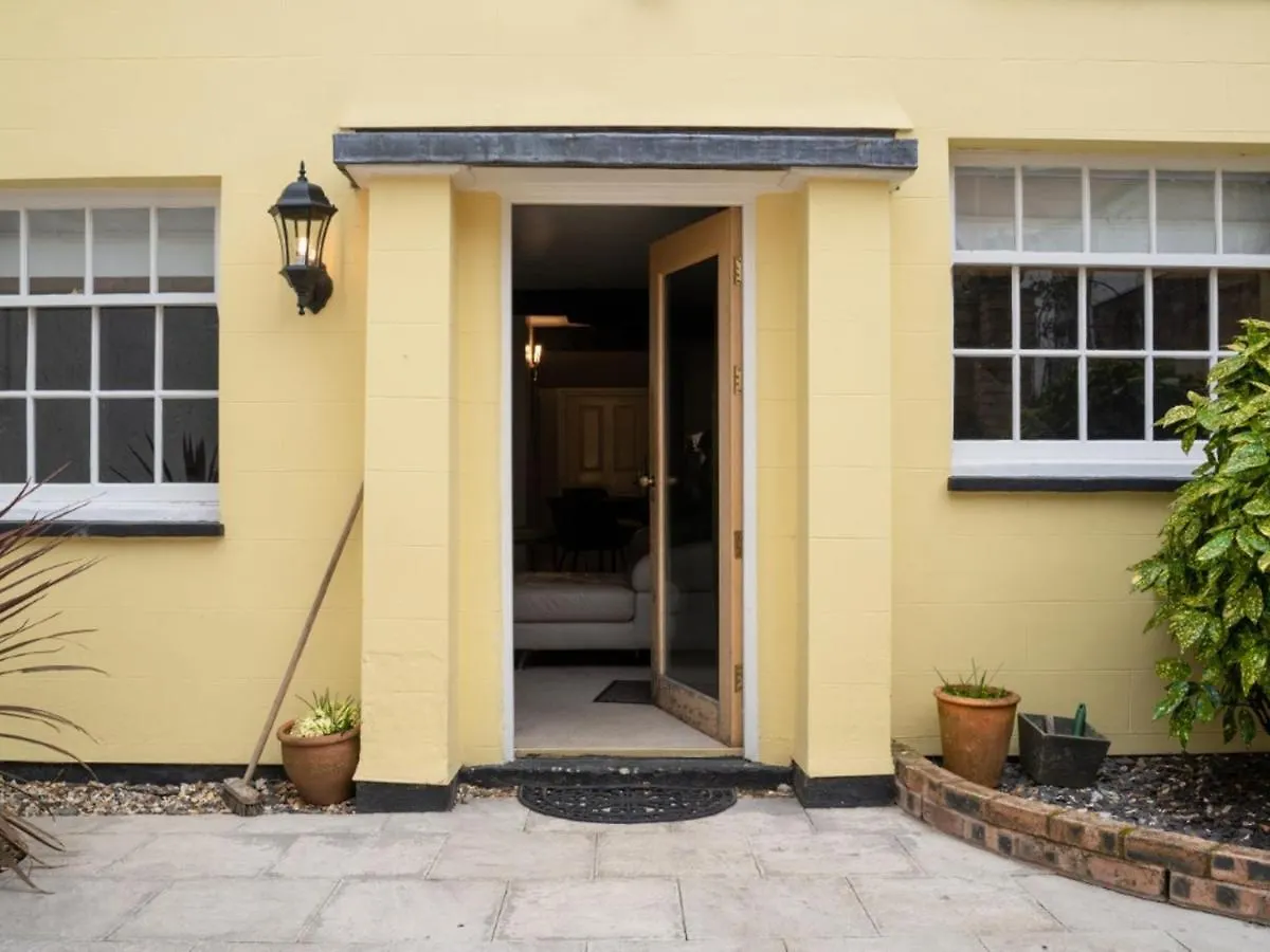 Pass The Keys Castle St Spacious City Centre 2 Bed Townhouse With Parking Chester