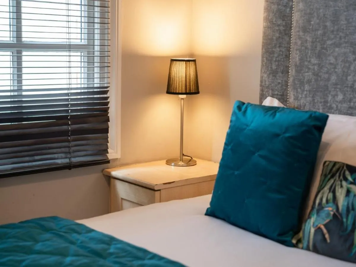 Pass The Keys Castle St Spacious City Centre 2 Bed Townhouse With Parking Chester 0*,