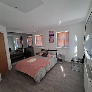 7 Burnby Close,leeds,ls14 1ga Leeds (West Yorkshire)