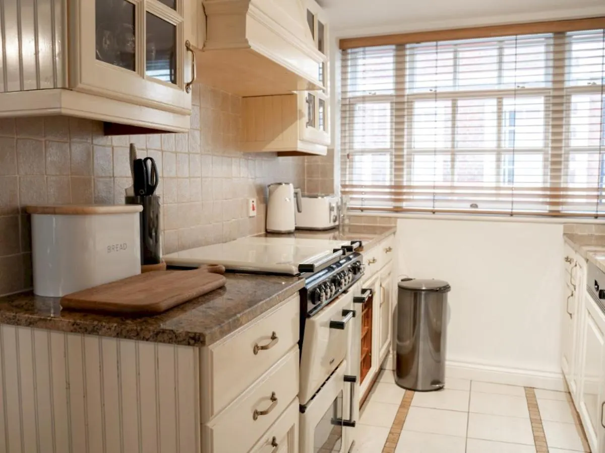 Pass The Keys Castle St Spacious City Centre 2 Bed Townhouse With Parking Chester 0*,  Regno Unito